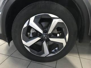 NISSAN Qashqai usata, con Fari LED