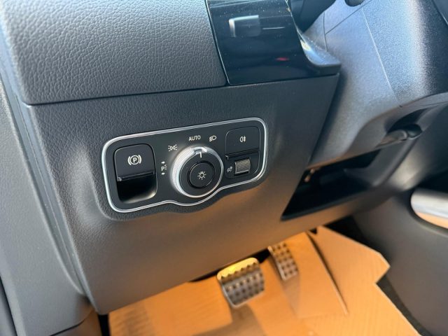 MERCEDES-BENZ GLA 180 usata, con Sensore di luce