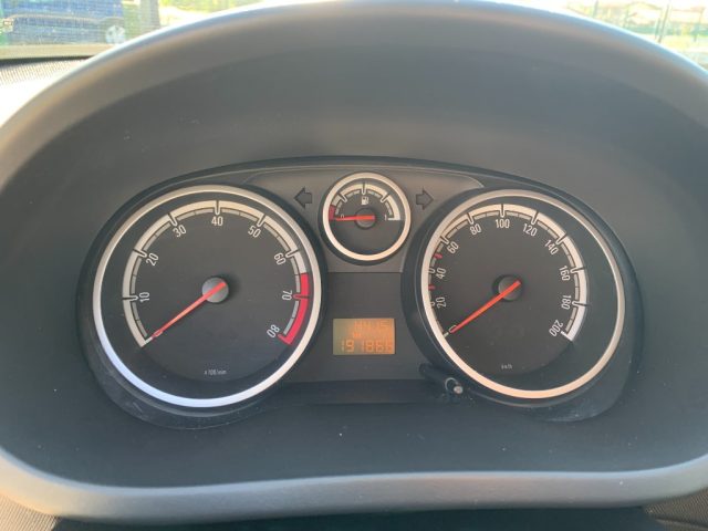 OPEL Corsa usata, con USB