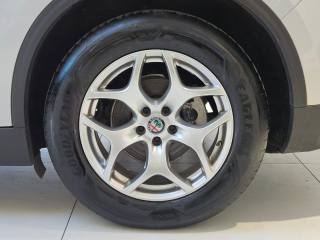 ALFA ROMEO Stelvio usata, con Autoradio digitale