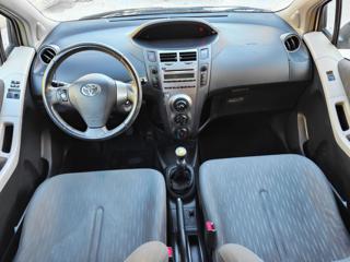TOYOTA Yaris usata, con Autoradio