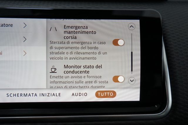 LAND ROVER Range Rover Velar usata, con Autoradio digitale