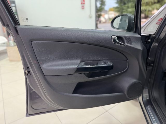 OPEL Corsa usata, con Interni in pelle