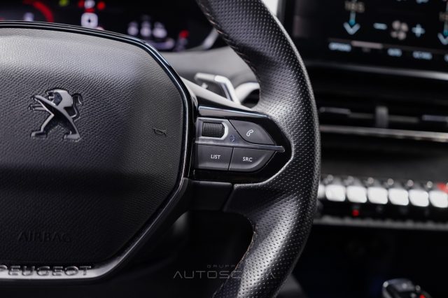 PEUGEOT 5008 usata, con Volante in pelle