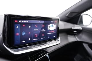 PEUGEOT 2008 usata, con Sistema di navigazione