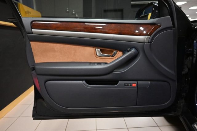 AUDI A8 usata 36