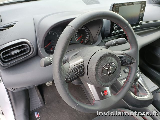TOYOTA Yaris usata, con Autoradio