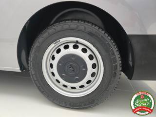 OPEL Vivaro Life usata, con Hill holder