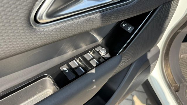 LAND ROVER Range Rover Velar usata, con Climatizzatore