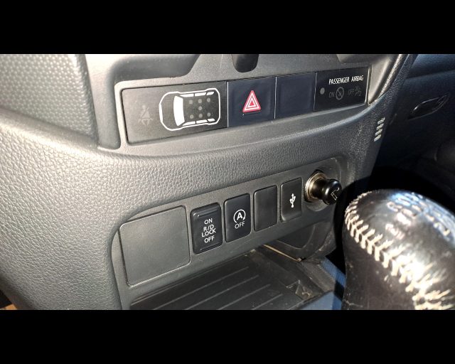MITSUBISHI L200 usata, con USB