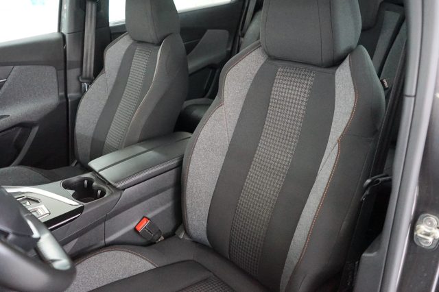 PEUGEOT 5008 usata, con Boardcomputer