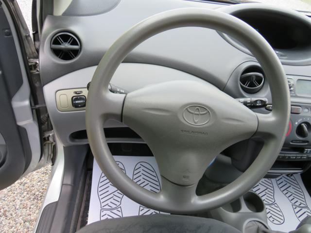 TOYOTA Yaris usata 14