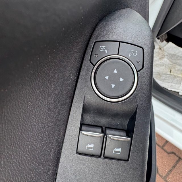 FORD Fiesta usata, con Bluetooth