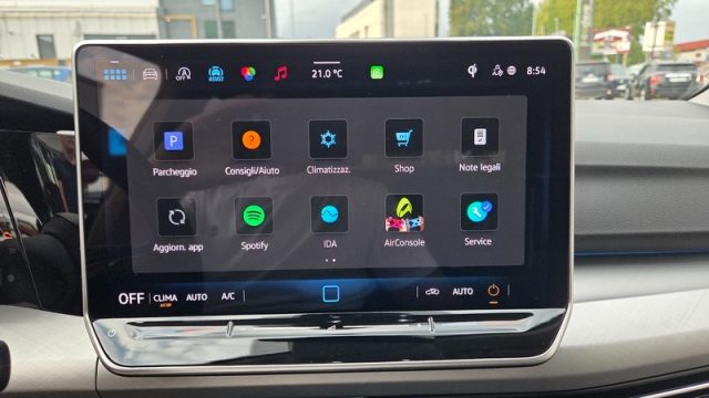 VOLKSWAGEN Golf usata, con USB