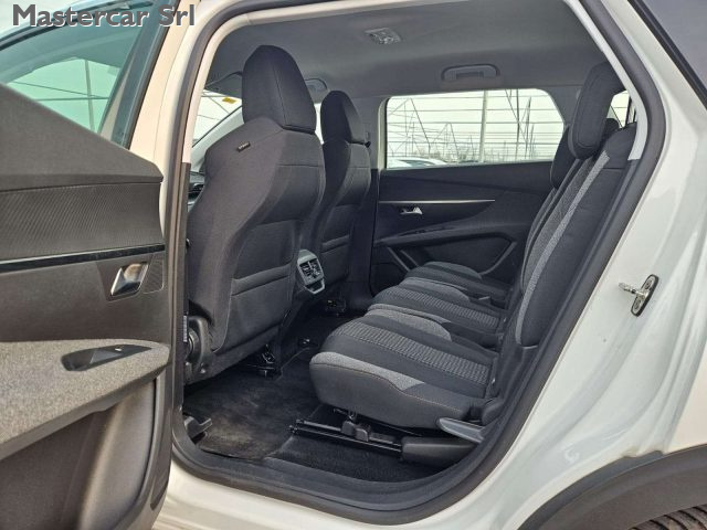 PEUGEOT 5008 usata, con Volante in pelle
