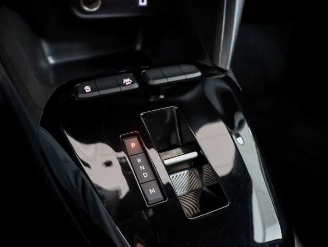 OPEL Corsa usata, con Fari LED
