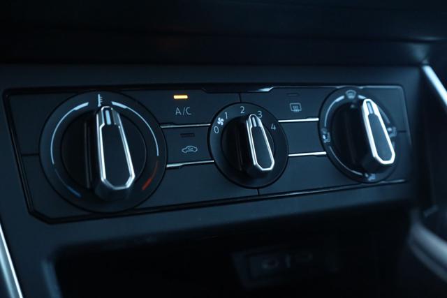 VOLKSWAGEN Taigo usata, con Autoradio