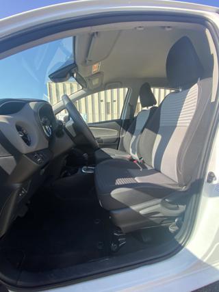 TOYOTA Yaris usata 32