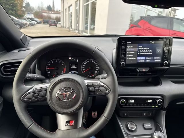 TOYOTA Yaris usata, con ESP