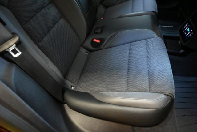 PORSCHE Taycan usata 65