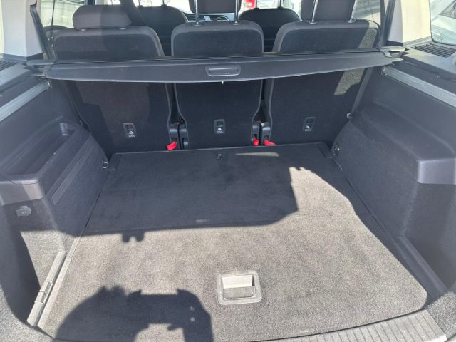 VOLKSWAGEN Touran usata, con Touch screen