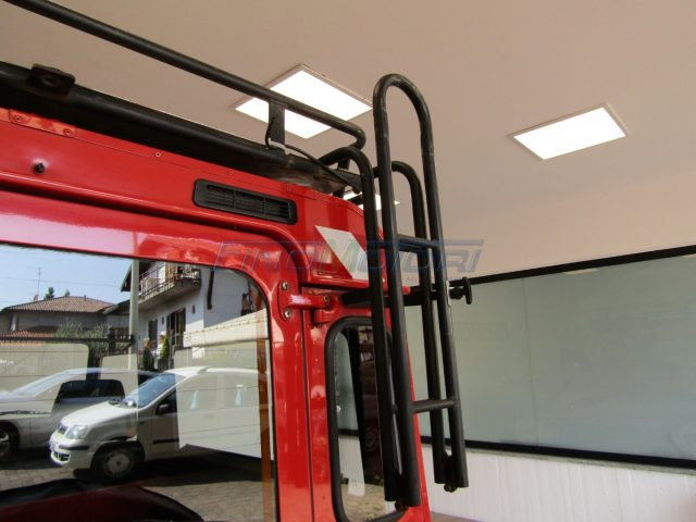 LAND ROVER Defender usata 16