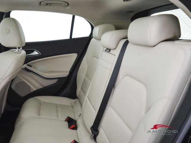MERCEDES-BENZ GLA 200 usata 9
