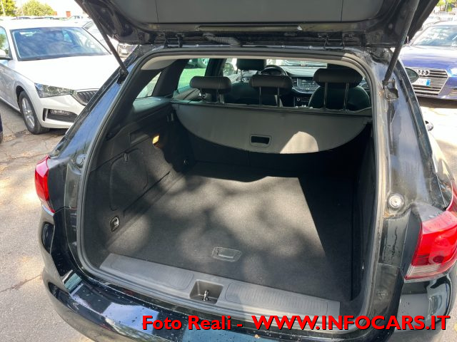 OPEL Astra usata, con Fari LED