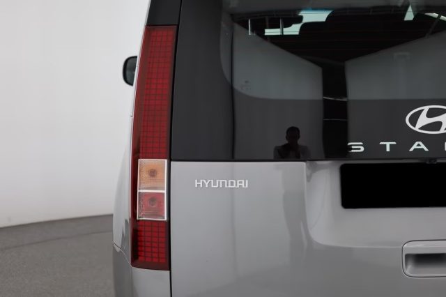 HYUNDAI Staria usata, con Autoradio digitale