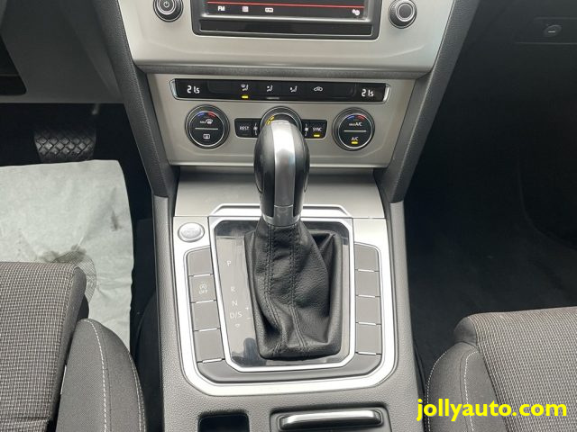 VOLKSWAGEN Passat Variant usata, con Airbag testa