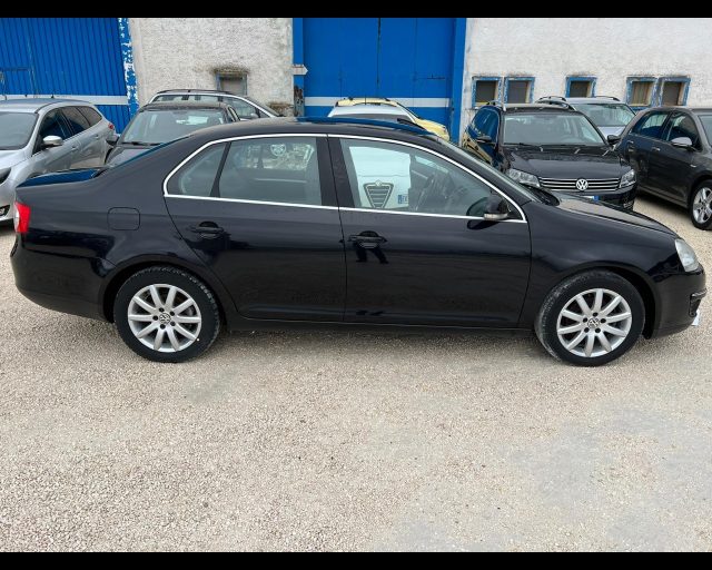 VOLKSWAGEN Jetta usata 16
