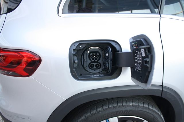 MERCEDES-BENZ EQB usata 21