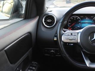 MERCEDES-BENZ GLA 200 usata, con Leve al volante