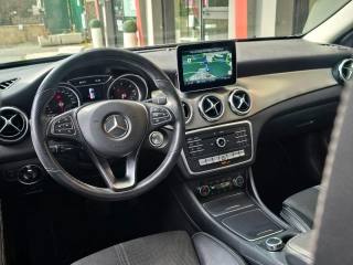MERCEDES-BENZ GLA 200 usata, con Park Distance Control