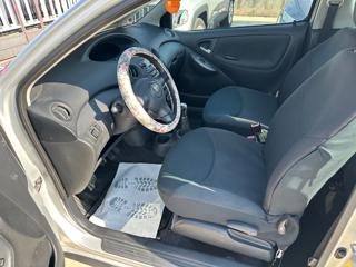 TOYOTA Yaris usata, con Fendinebbia