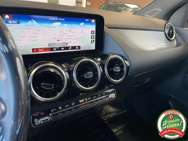 MERCEDES-BENZ GLA 200 usata, con Park Distance Control