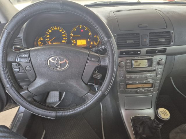 TOYOTA Avensis usata, con Chiusura centralizzata