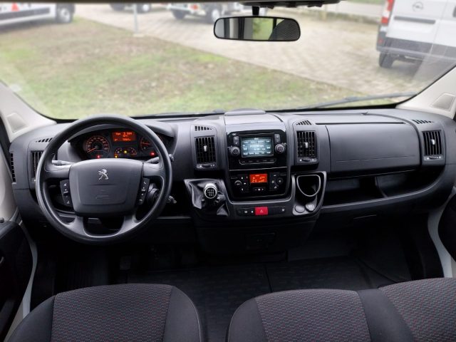 PEUGEOT Boxer usata, con MP3