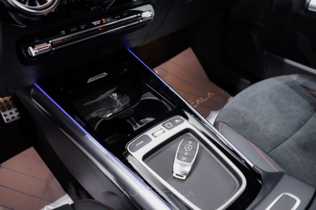 MERCEDES-BENZ GLA 200 usata, con Bracciolo