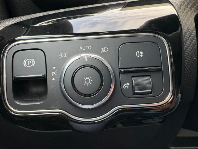 MERCEDES-BENZ CLA 180 usata, con ESP