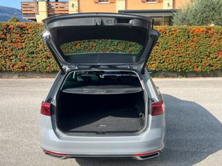 VOLKSWAGEN Passat Variant usata, con ESP