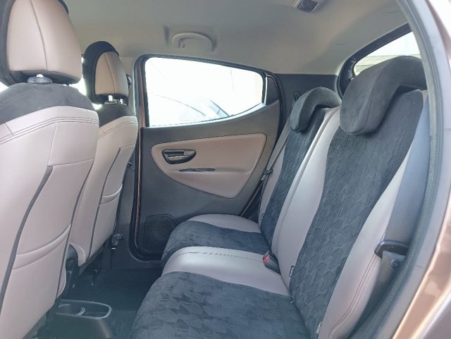 LANCIA Ypsilon usata, con USB