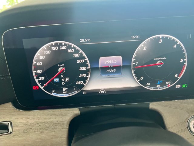 MERCEDES-BENZ E 220 usata, con Cerchi in lega