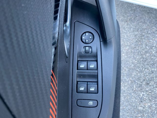 PEUGEOT 2008 usata, con USB