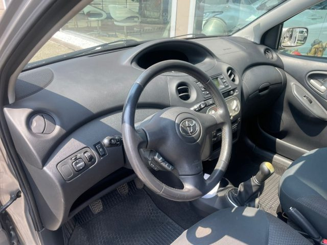 TOYOTA Yaris usata 15