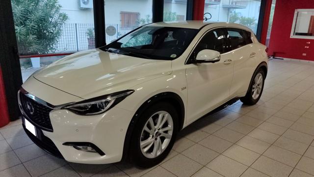 INFINITI Q30 usata, con Alzacristalli elettrici