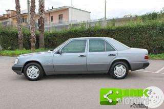 MERCEDES-BENZ E 200 usata 15