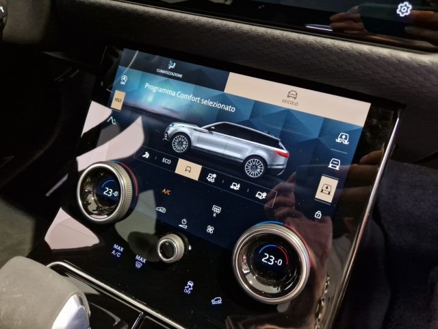 LAND ROVER Range Rover Velar usata, con Sistema di navigazione