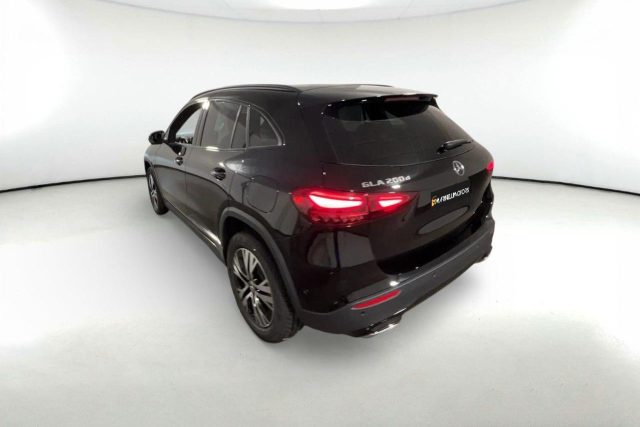 MERCEDES-BENZ GLA 200 usata, con Sedile posteriore sdoppiato