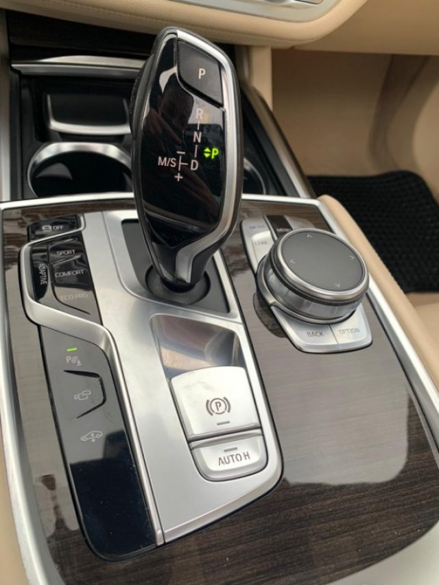 BMW 730 usata, con Servosterzo